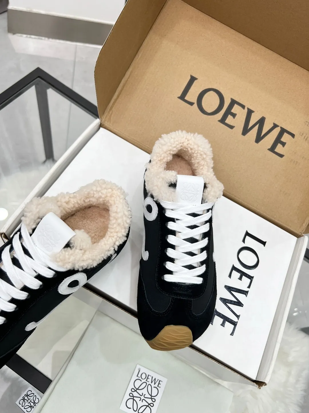 👟👟Ex-factory price 500👟👟 Male +10 2025 autumn and winter Maoli new style, the same style as Wang Yibo! Loewe Ballet Runner 2.0 sports shoes for couples, moral training shoes, new color matching retro series running shoes, standard size: women's size 35-40, men's size 39-45, button ➕20